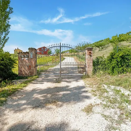 Rural Pool Escape In Matelica, Cleaning Included