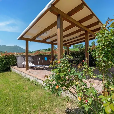 Rural Pool Escape In Matelica, Cleaning Included 公寓