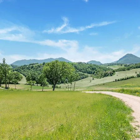 Rural Pool Escape In Matelica, Cleaning Included *